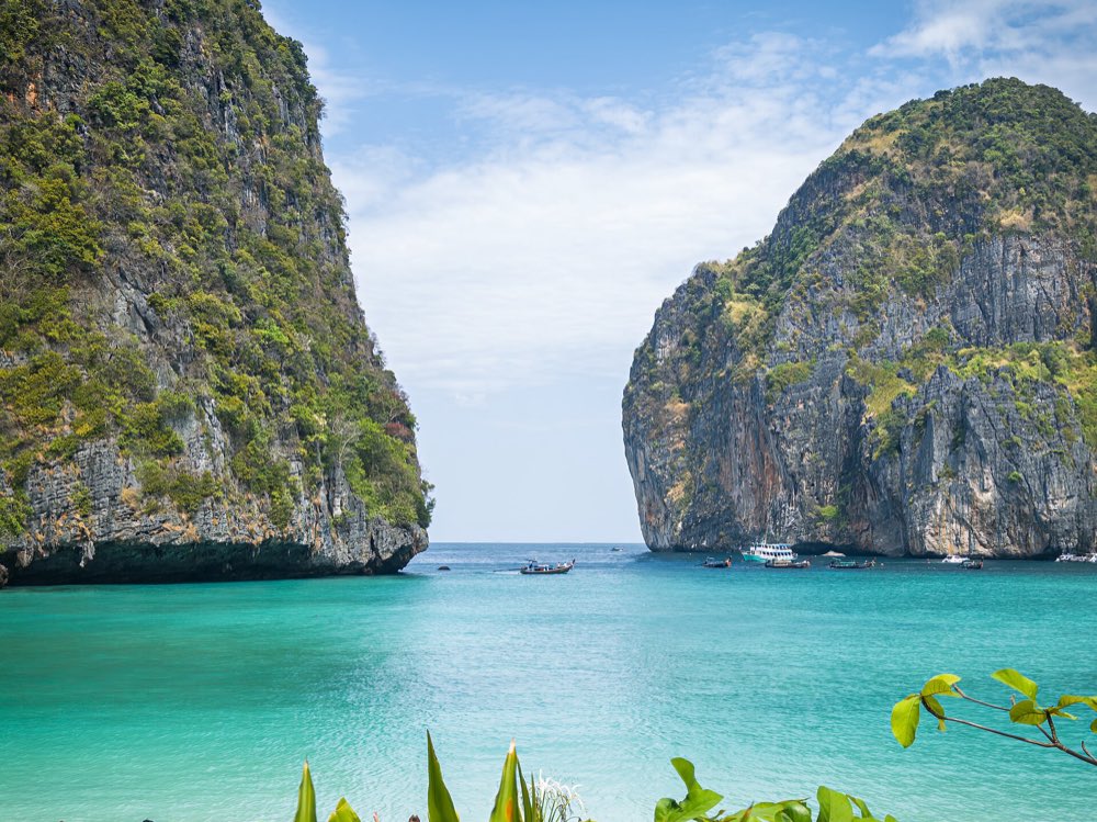 Turquoise water between the cliffs of Maya Bay